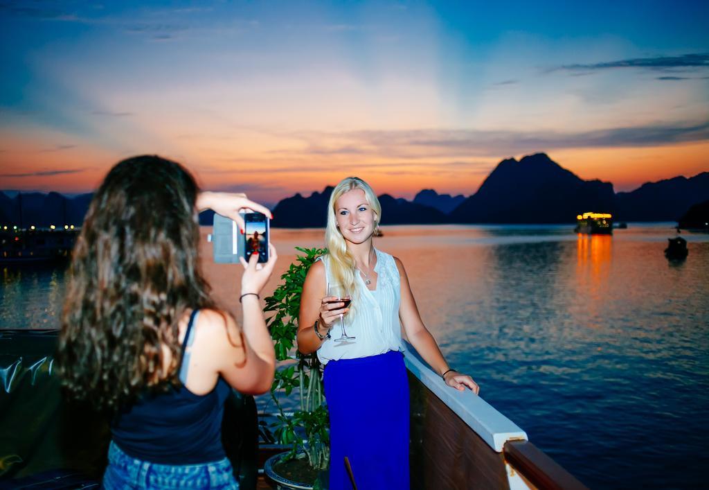 Hotel Cristina Diamond Cruise Ha Long Habitación foto