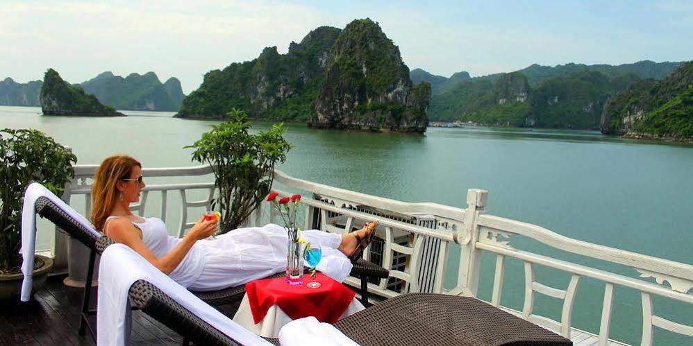 Hotel Cristina Diamond Cruise Ha Long Exterior foto
