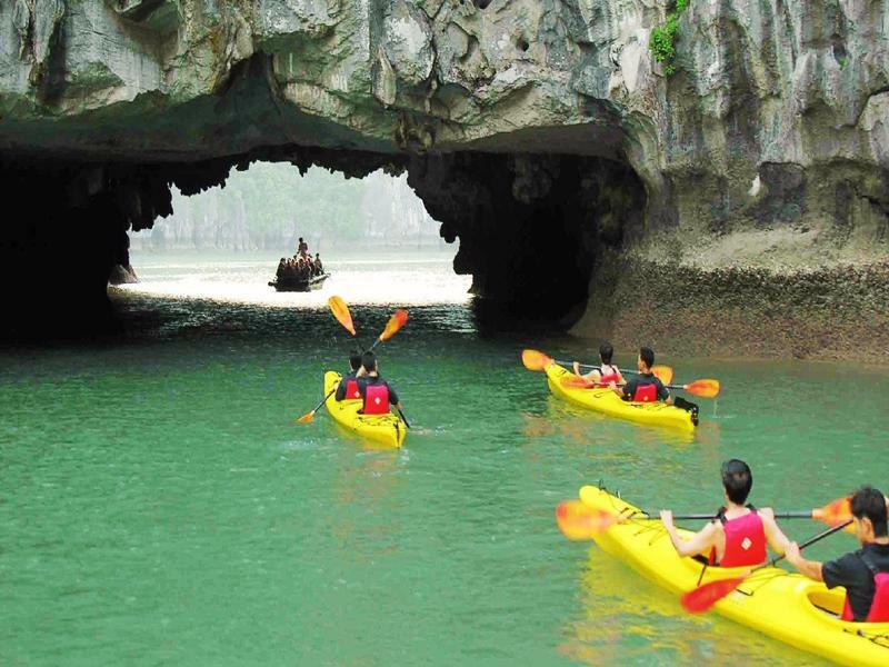 Hotel Cristina Diamond Cruise Ha Long Exterior foto